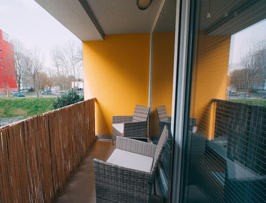 Apartman U Metra, 4 Hoste, Parking Free, Blizko O2 Arena Praag Buitenkant foto
